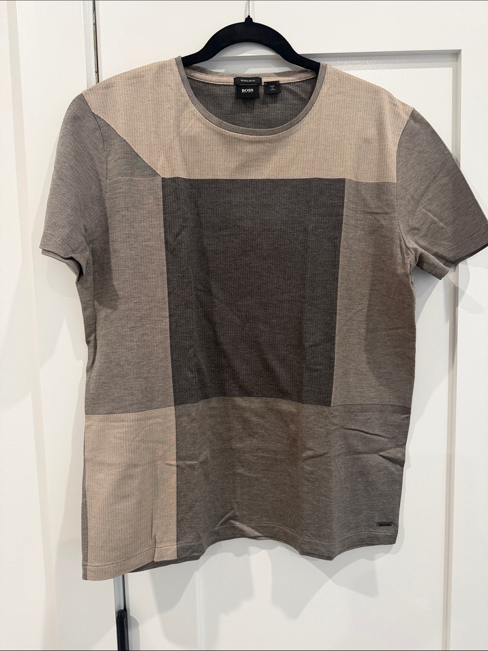 Boss Men’s Short Sleeve Colorblock Crew Tee in Taupe and Gray